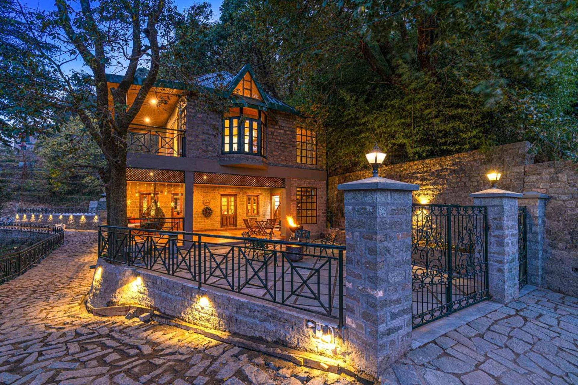 Stayvista At Paris Villa With Pvt Pool & Valley View Kasauli Exterior foto