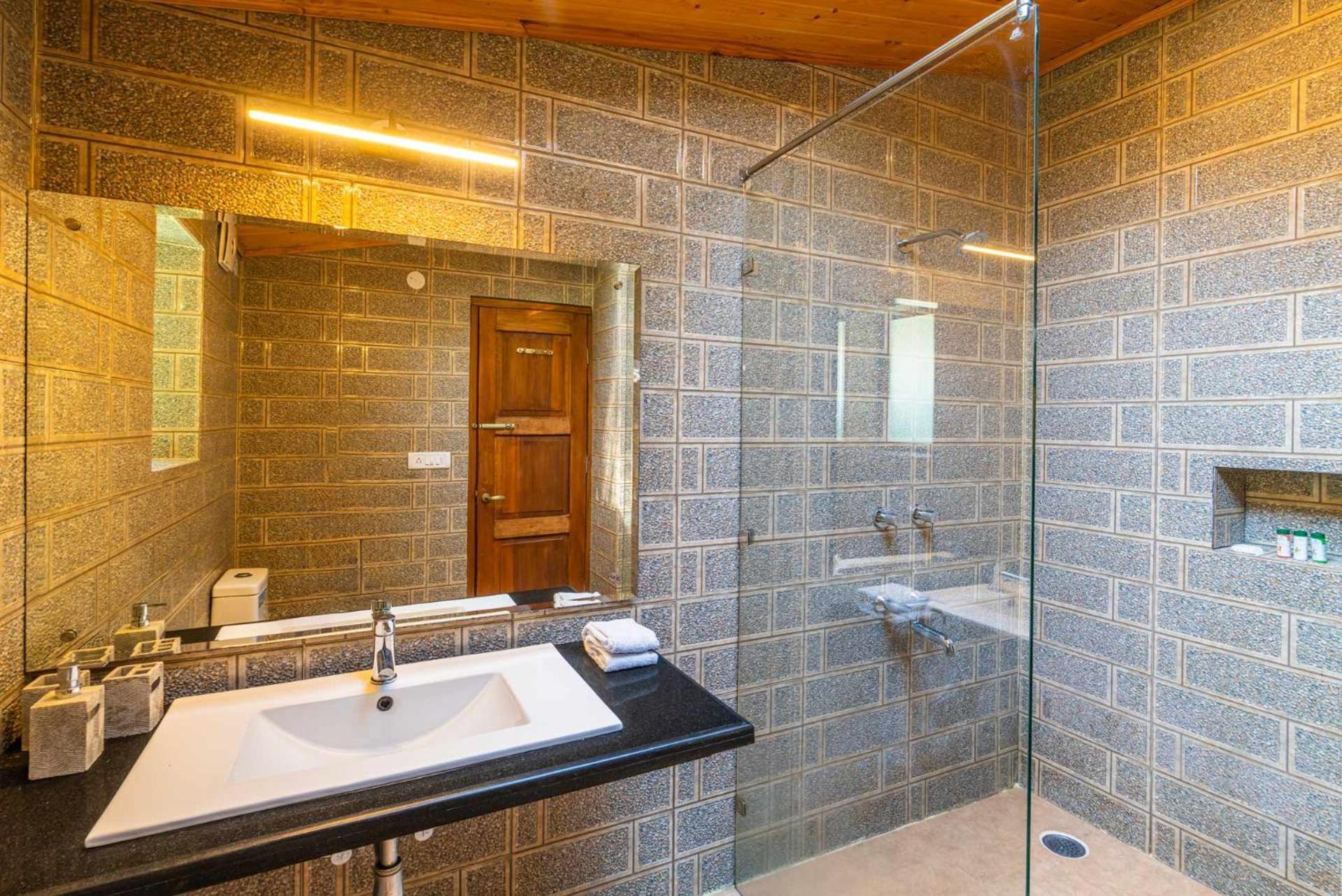 Stayvista At Paris Villa With Pvt Pool & Valley View Kasauli Exterior foto